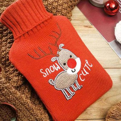 Qualidade o cachorrinho vermelho Papai Noel fez malha garrafas de água quentes das tampas para a promoção morna do inverno fábrica